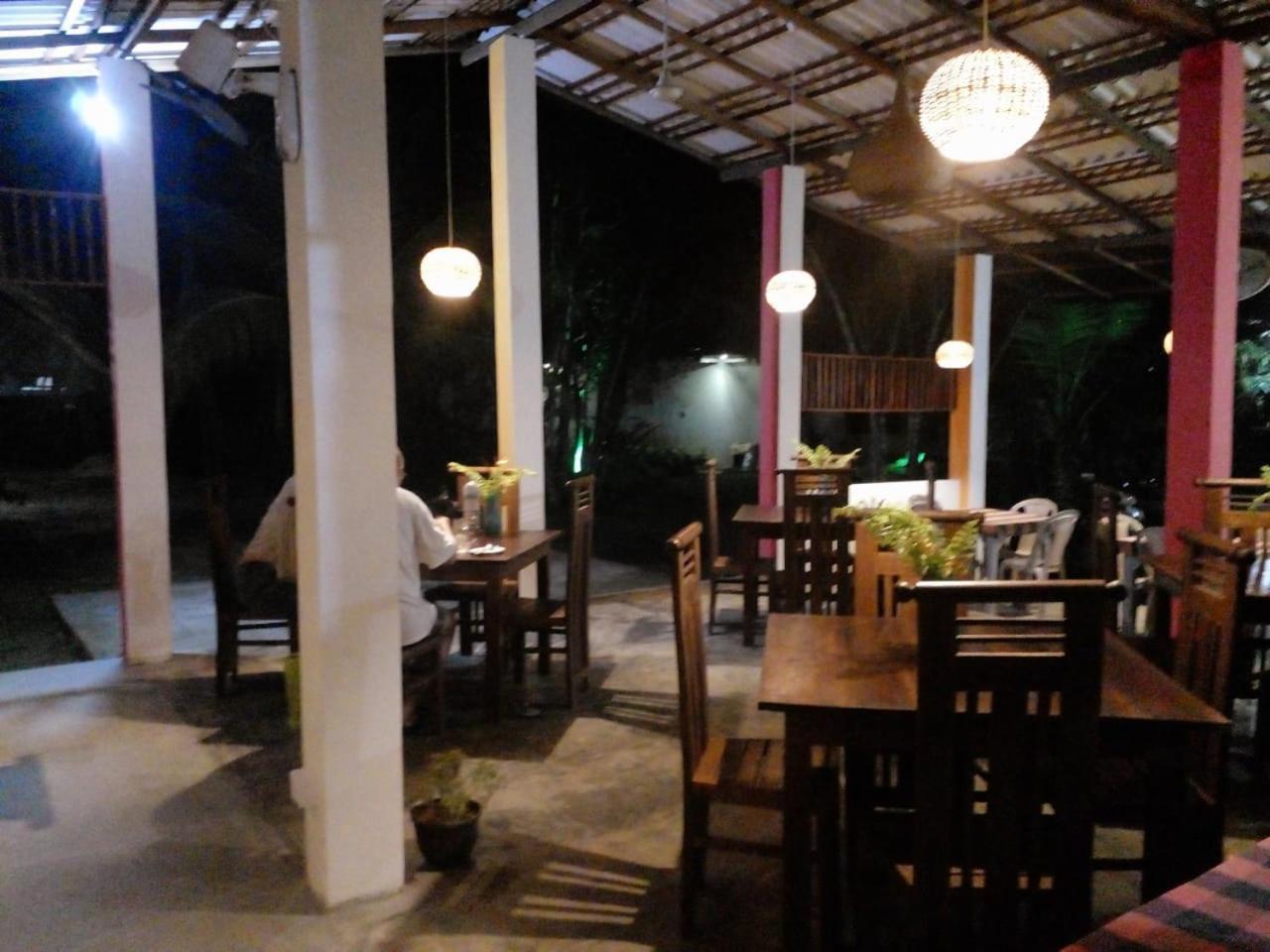 Jungle Restaurant And Villa Unawatuna Eksteriør bilde